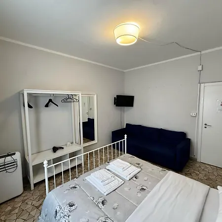 Room's Guest house