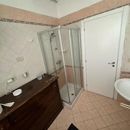 Room's Guest house